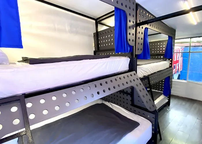 Hostal Roomies Roma