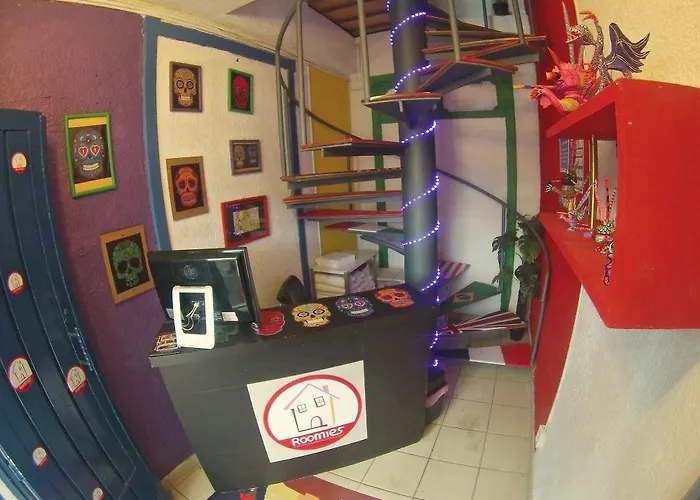 Hostal Roomies Roma *